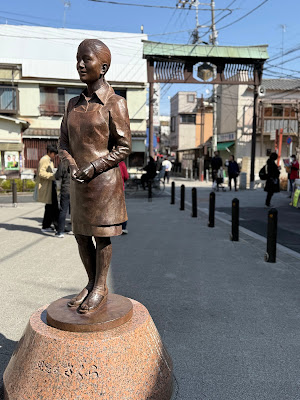 Statue of Tora and Sakura 사진 3