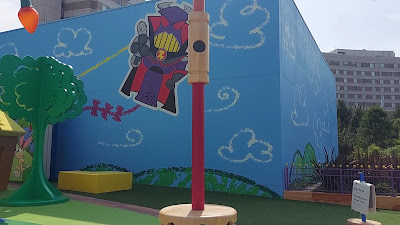 Toy Story Hotel Entrance Sign 사진 2