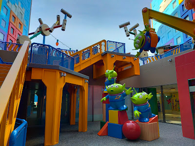 Toy Story Hotel Entrance Sign 사진 4