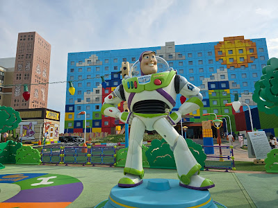 Toy Story Hotel Entrance Sign 사진 5