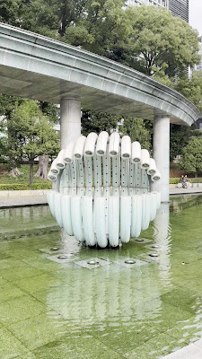 球体噴水と滝 사진 2