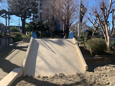 Toshima Kuritsu Nishiikebukuro Daini Park 사진 4