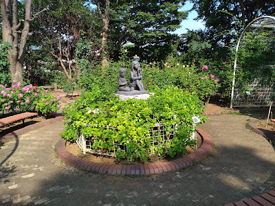 Suwada Park Rose Garden 사진 3