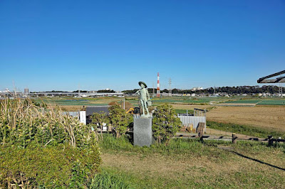 Statue of a Boy Fishing 사진 4