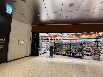 トモズ 虎ノ門ヒルズステーションタワー店 사진 4