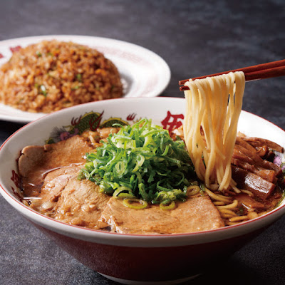 東京背脂黒醤油ラーメン 伍福軒 渋谷店 사진 3
