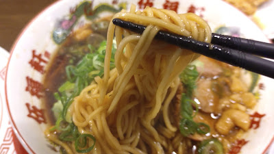 東京背脂黒醤油ラーメン 伍福軒 渋谷店 사진 2