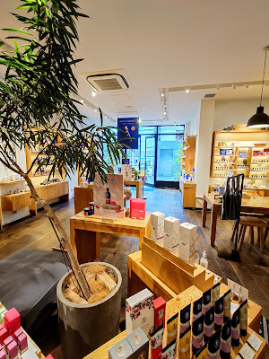 Neal's Yard Remedies Omotesandō 사진 4