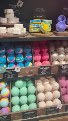 LUSH 사진 2