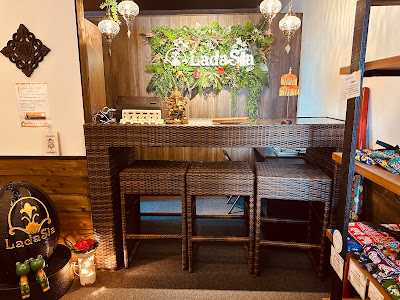 & Balinese Aroma Radashiakogaokayuenten Thai Massage 사진 4