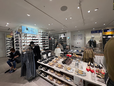 GU Marronier Gate Ginza Store 사진 3