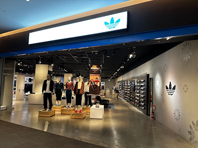 アディダス オリジナルスショップ ダイバーシティ東京 プラザ 사진 3