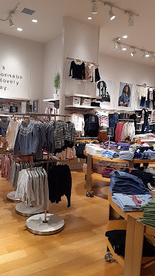 Gap store Urban Dock LaLaport Toyosu store 사진 5