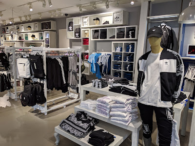 adidas Originals Store Tokyo, Roppongi Hills Metro Hat/Hollywood Plaza 사진 3
