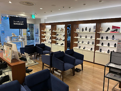 Asics Walking - Shinjuku Keiō Mall 사진 3
