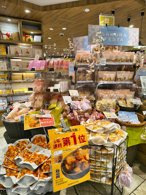 KINOKUNIYA entrée Gransta Marunouchi Store 사진 5