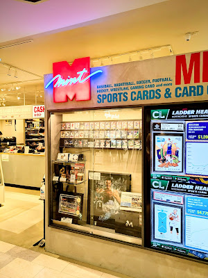 MINT SHINJUKU Sports cards & Card games shop 사진 2