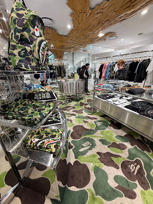 BAPE STORE® Dover Street Market Ginza 사진 3