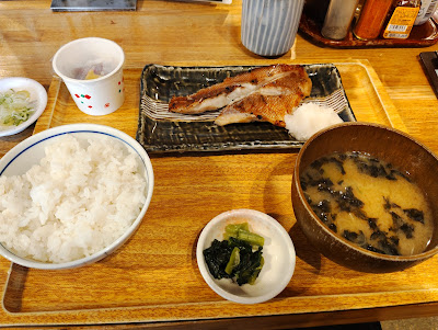 Kandaya Shimbashi West Exit Street + Grilled Fish Minatoya Isokichi Shokudo 사진 4