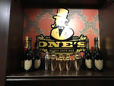 Music Cafe Bar "ONE's" 사진 3