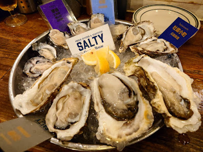 SALTY Oyster House 사진 4