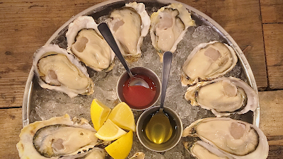SALTY Oyster House 사진 3