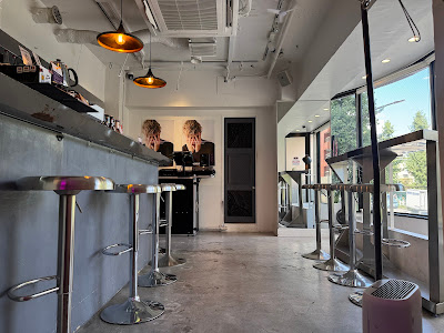 VIZ BAR & CAFE and gallery 사진 4