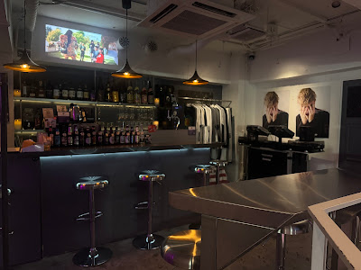 VIZ BAR & CAFE and gallery 사진 5
