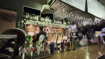 Two Dogs Taproom 사진 2