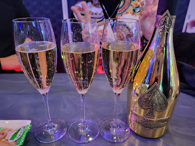 K-POP CAFE & BAR HELLO! FRIENDS 헬로프렌즈 ハローフレンズ 사진 2