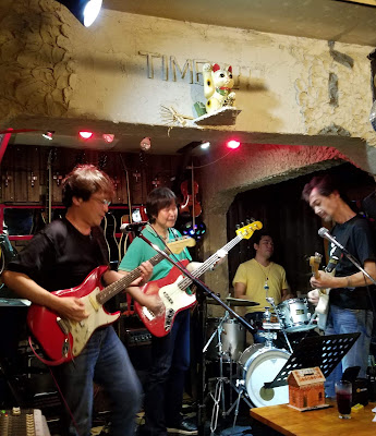 Time Out 사진 4