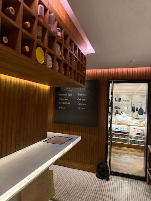 Super A Market Bar & Grill 사진 5