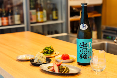 SAKE STAND 小泉商店 入谷倉庫 사진 2