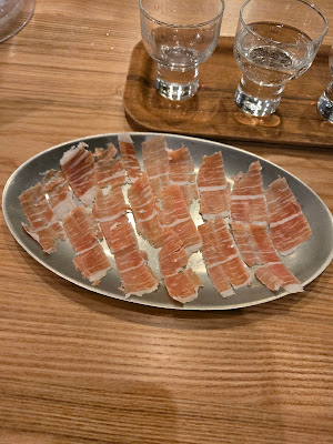 SAKE STAND 小泉商店 入谷倉庫 사진 4