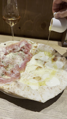 WineBar & KilnBakedPizza Uratche! in Shibuya 사진 2