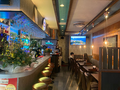 CROSSROAD MOMOs Restaurant & Bar 사진 4