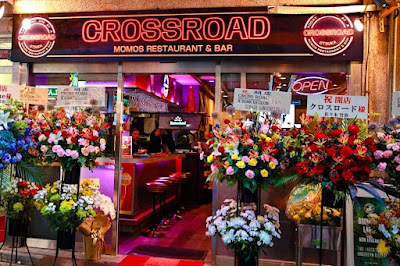 CROSSROAD MOMOs Restaurant & Bar 사진 2