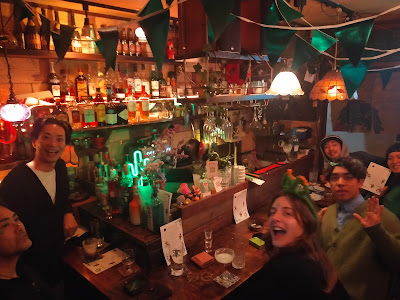 Bar huddle 사진 3