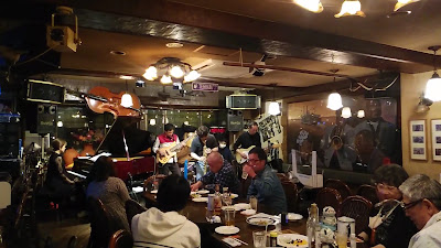 Tea & Jazz Bar 停車場 사진 2