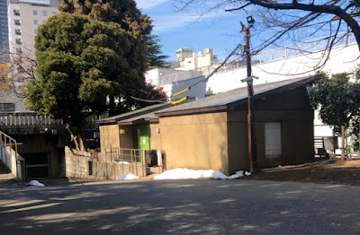 하나조노 신사 공중화장실 사진 2