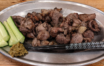 海で魚を食べる鳥 사진 4