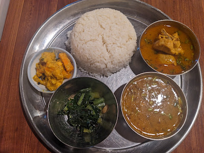 LUNCH CUURY, MEGUMI IZAKAYA & KANTIPUR HALAL FOOD 사진 2