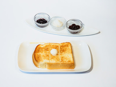 KOMEDA is ☐ higashiginza 사진 3