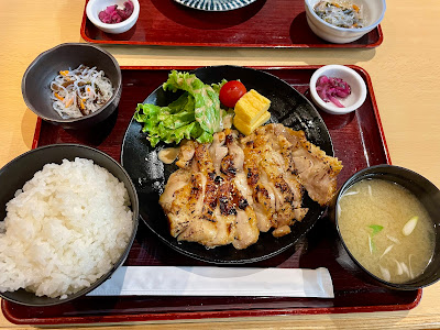 SUMIBI-YAKITORI (炭火焼鳥 三平) 사진 3