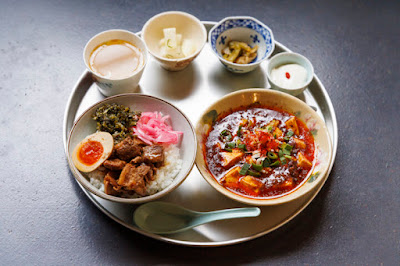 카칸 토미가야 사진 3
