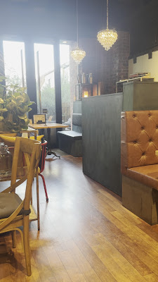 Embassy Cafe & Dining 사진 2