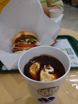 모스버거 이온 신우라야스점 사진 2