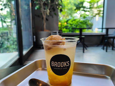 BROOKS GREENLIT CAFE 사진 4