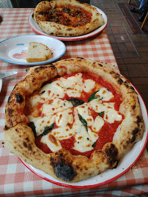 Pizzeria da Peppe Napoli Sta’ Ca” 사진 4