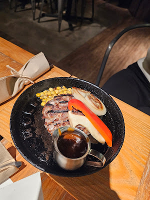 BURG HOLIC - BlackAngus Steak and Hamburger Restaurant - Western Tex-mex food 사진 5